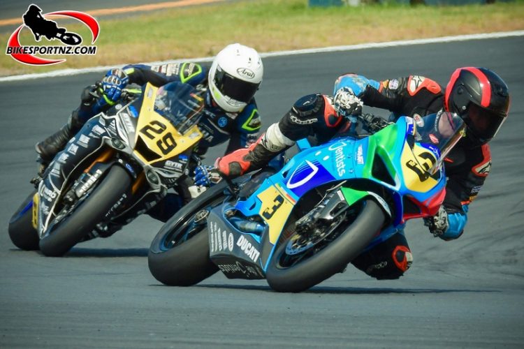 It was frantic racing in the Formula 2 class in Taupo at the weekend, with Whanganui’s Luca Durning (No.3) and Christchurch’s Jake Lewis (No.29) going full throttle at the front. Photo by Andy McGechan, BikesportNZ.com