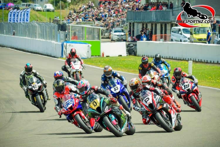 There’s no room for error as the formula one/superbike riders charge into turn one at Manfeild, round two of the 2024 Suzuki International Series at the weekend.